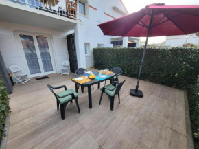 AGREABLE APPARTEMENT REFAIT A NEUF DANS UNE RESIDENCE DE VACANCES - FR-1-92-946
